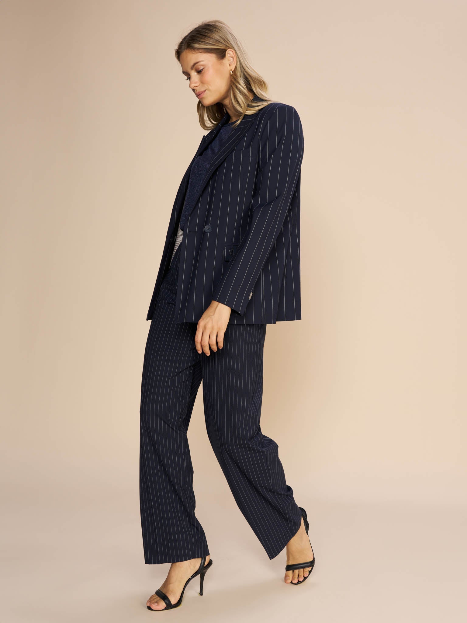 Modelshot / Salute Navy / Detail